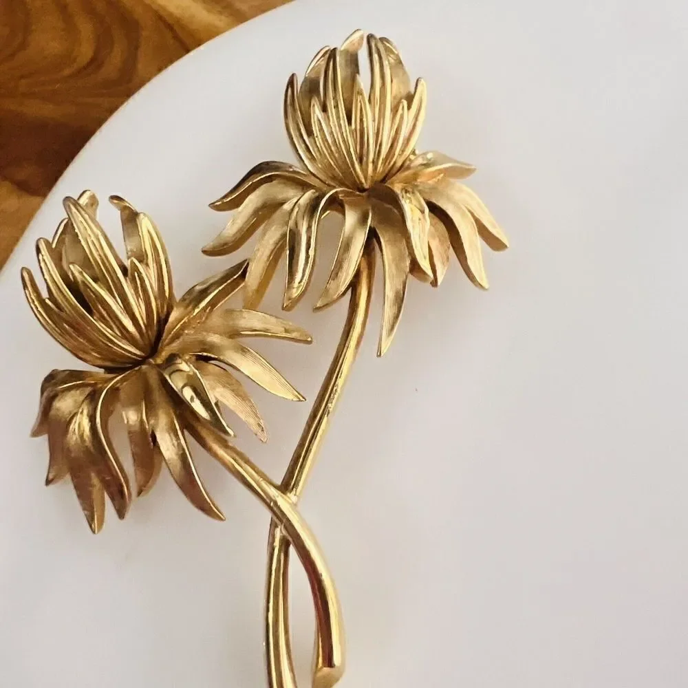 Vintage TRIFARI Brooch Signed Scottish Thistles Stem Gold Plate Huge RARE 4065